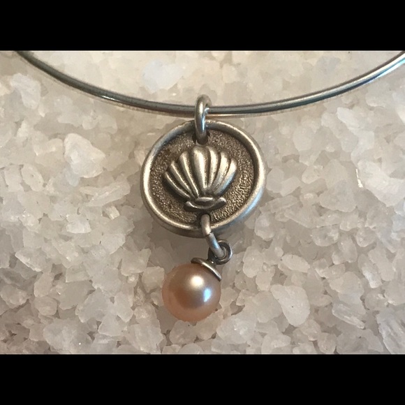 Vantel Pearls shell charm wire wrap  pink nwot - Picture 2 of 2